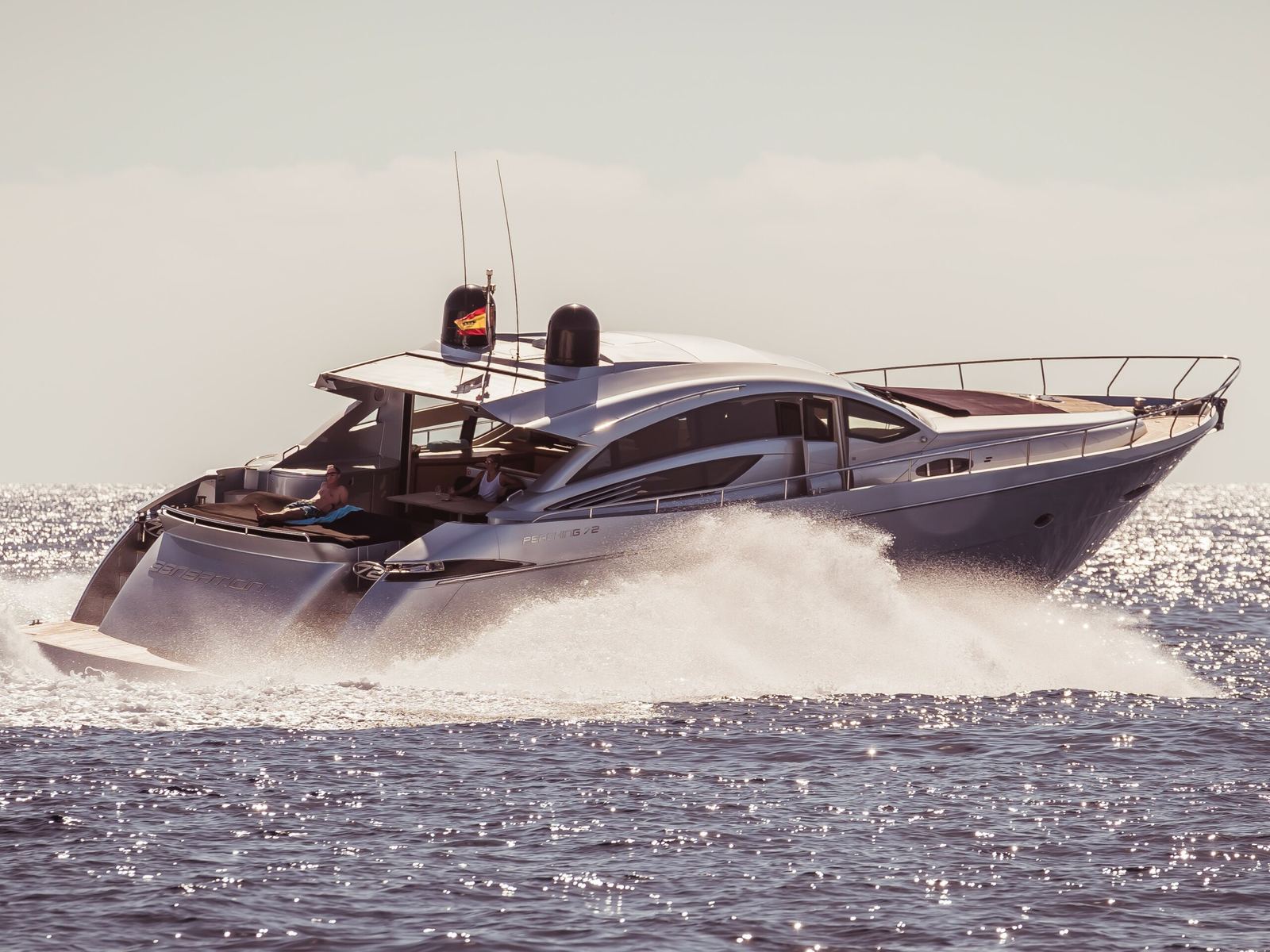 Pershing 72